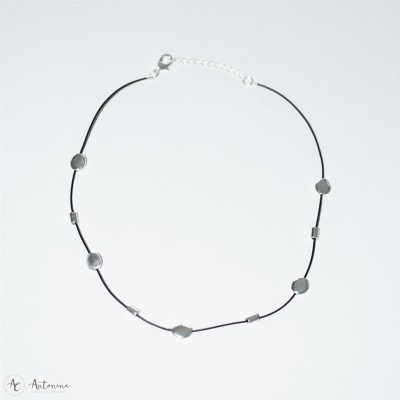 Choker Couro Plaquinhas<br><span style='color:#fff;'>Joias</span>