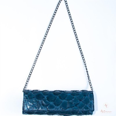 Bolsa Baguete Pirarucu Azul Petróleo<br><span style='color:#fff;'>Joias</span>
