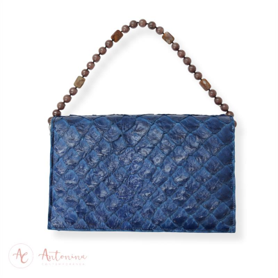Bolsa Antonella De Pirarucu Azul Cobalto<br><span style='color:#fff;'>Joias</span>