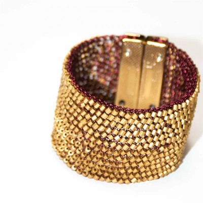 Bracelete Bordado Fendi Banhado Em Ouro 18k<br><span style='color:#fff;'>Joias</span>